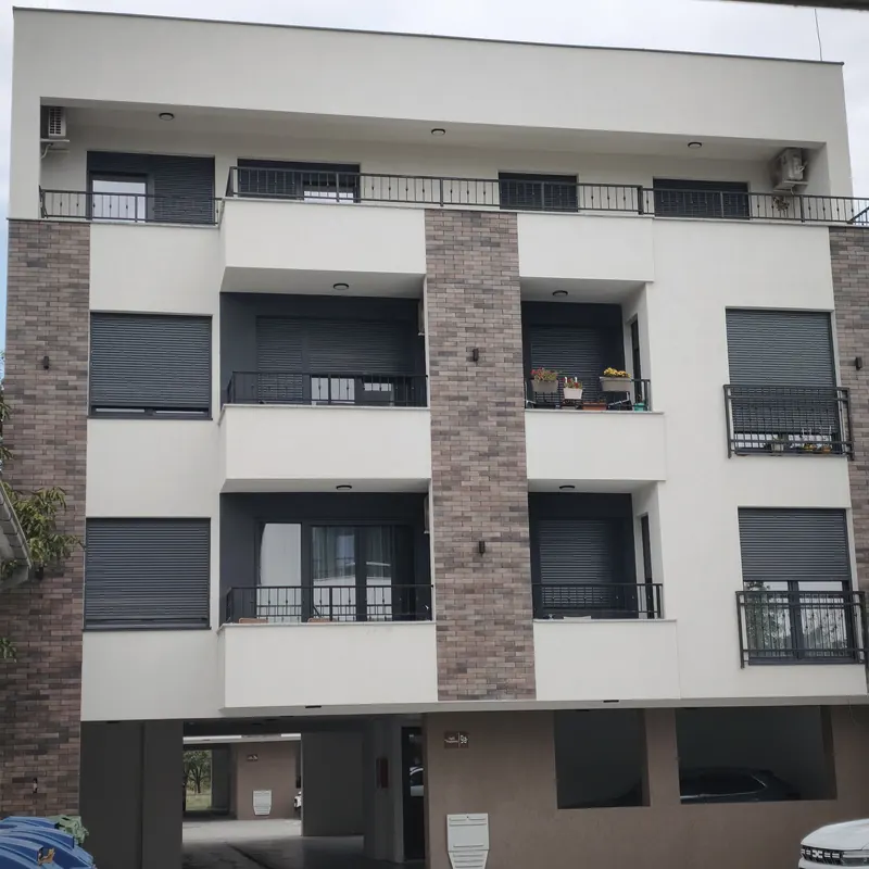 Ugao završene stambene zgrade sa kombinovanom fasadom